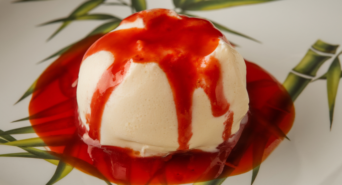 Flan de Iogurte com Calda de Goiaba