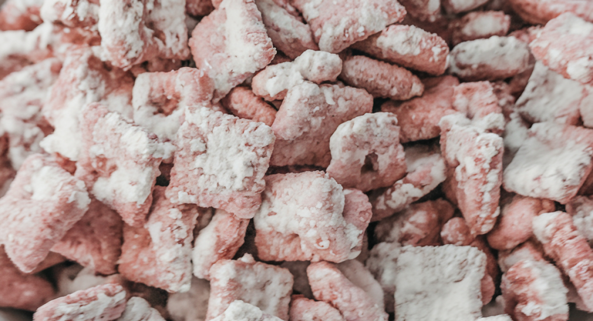 Strawberry Shortcake Puppy Chow 🍓🍰