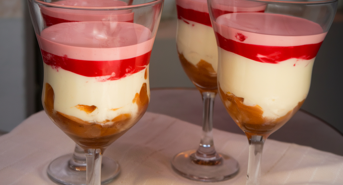 Creme de Leite Condensado com Gelatina de Morango