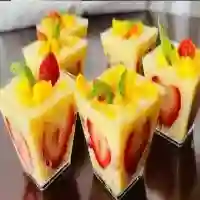 Douceur Tropicale Express : Mousse de Mangue et Fraises en 5 Minutes