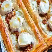 PÂTE FEUILLETÉE AU FROMAGE DE CHÈVRE ET À L’OIGNON CARAMÉLISÉ