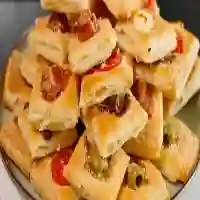 Carrés de pâte feuilletée aux épinards et au fromage