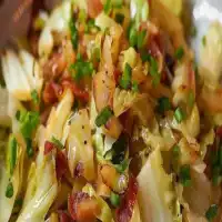 FRIED CABBAGE (WITH BACON, ONION, AND GARLIC)