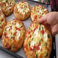 ¿Qué Cocinar para la Cena? Prepara esta increíblemente deliciosa RECETA de Mini Pizzas al Horno: ¡Excelente idea!