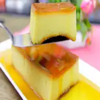 Pudim de abacaxi com calda