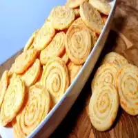 Biscoito salgado de queijo crocante