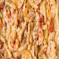 Pâtes aux crevettes avec sauce crémeuse à la mozzarella