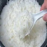 É um grande erro adicionar apenas água para cozinhar o arroz, deixa eu te ensinar qual é o segredo