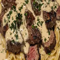 Savory Steak Gorgonzola Alfredo with Creamy Parmesan Sauce 🥩🧀🍝