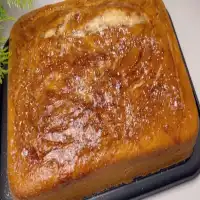 Esse bolo de banana com doce de morango você vai fazer todos os dias