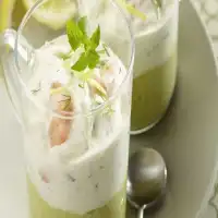 Mousse de aguacate con txangurro y gambas en tarros: ¡fácil y rápido!