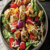 Salade au poulet et légumes grillés 