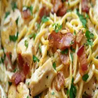 Slow Cooker Creamy Chicken Carbonara