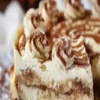 Cinnamon Roll Cheesecake