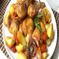 Poulet et pommes de terre au four