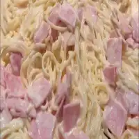 Espagueti blanco con jamón