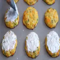 Schnitzel aux légumes et au fromage avec sauce