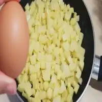 Se você tem ovo e 2 batatas, você consegue fazer o melhor jantar pronto em minutos