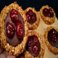 Biscuits à l’avoine avec chocolat et cerises