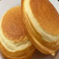 Misturei maisena com 1 ovo e fiz um pão de frigideira incrível para o café da manhã