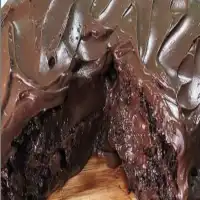 Bolo de chocolate recheado 