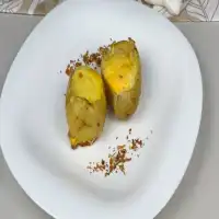 Basta colocar os ovos nas batatas e o resultado será incrível!