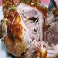 Jarret incroyablement savoureux : la viande fond dans la bouche et tout est dans la marinade. Partager la recette