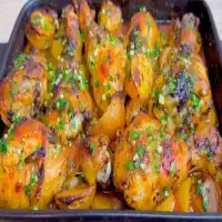 Poulet arabe à l’ail et au citron avec pommes de terre et oignons