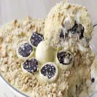 Mousse de bombom ouro branco na travessa
