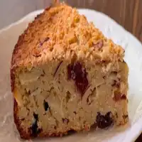 Gâteau sain aux pommes, aux canneberges et aux amandes