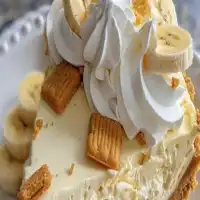 Essa torta de banana queixa todo mundo salivando, o preparo é mais fácil que a de limão