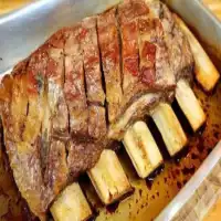 Costela assada no forno ela fica desmanchando e os ossos soltam sozinhos uma delícia