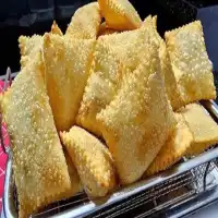 Massa de pastel de feira uma delícia.