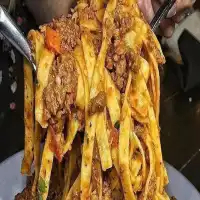 Macarrão talharim à bolonhesa