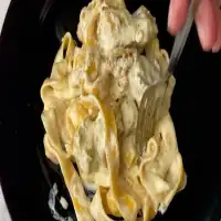 Frango Alfredo é barato e fácil de fazer em casa!