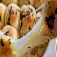 Recette de pain au fromage et à l’ail / Pas besoin de pétrir