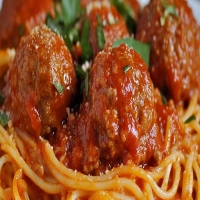 Spaghetti et Boulettes de Viande : Un Plat Familial