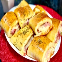 Joelho de presunto e queijo, ótima dica para um lanche da tarde para você fazer para a família e amigos