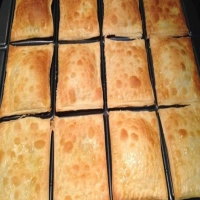 Pastel assado com cara de frito, bem crocante e sequinho