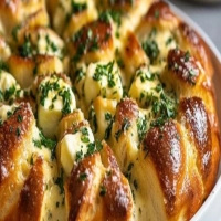 Brioche à effeuiller au beurre d’ail, persil, et à la mozzarella