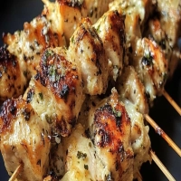 Les Brochettes de Poulet à l’Ail et au Parmesan