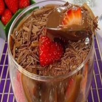 Creme de brigadeiro com morangos!!