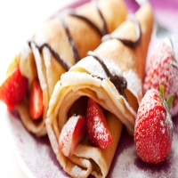 Crepes con Plátano y Fresas