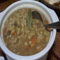 Sopa de feijão com bacon e macarrão