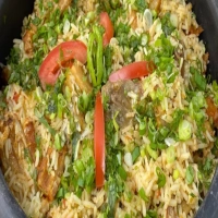 Arroz caipira com costelinha de porco um prato delicioso da fazenda para fazer em sua casa