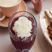 Aprenda a fazer essa clássica sobremesa de sagu de vinho com creme deliciosa