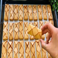 Pâte feuilletée au glaçage et à la confiture