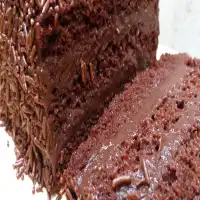 O melhor bolo de chocolate recheado e úmido do mundo