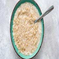 Put raw oats in a slow cooker with these 3 ingredients. Breakfast will never be the same.