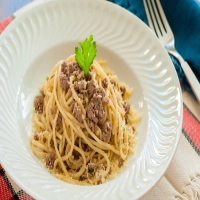 Cheesy Garlic Butter Linguine Pasta with Savory Ground Beef